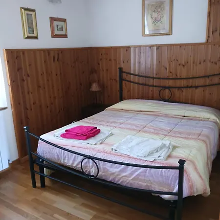 Leccino E Moraiolo * シエーナ